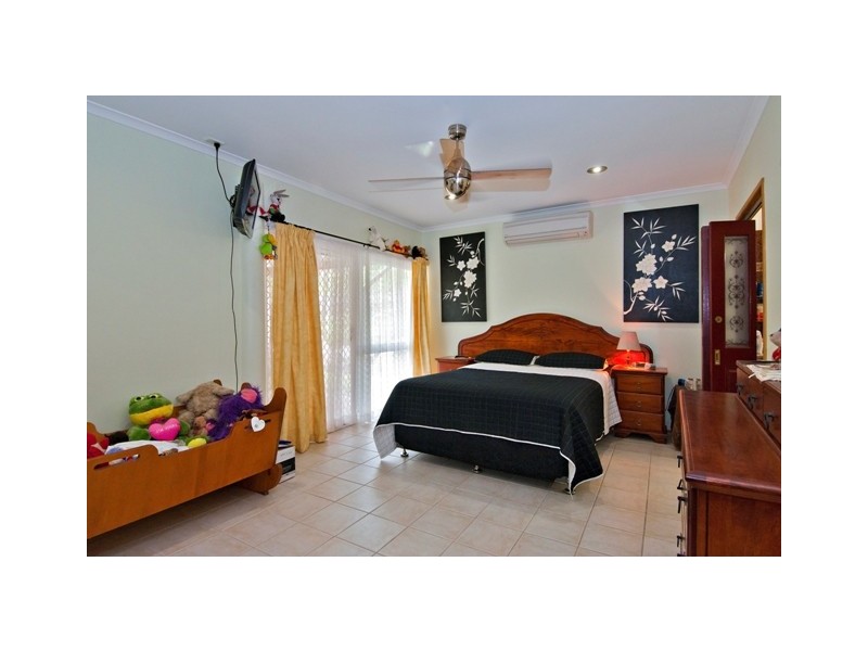 7 Olfersia Court, Mooroobool QLD 4870