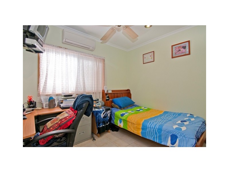 7 Olfersia Court, Mooroobool QLD 4870
