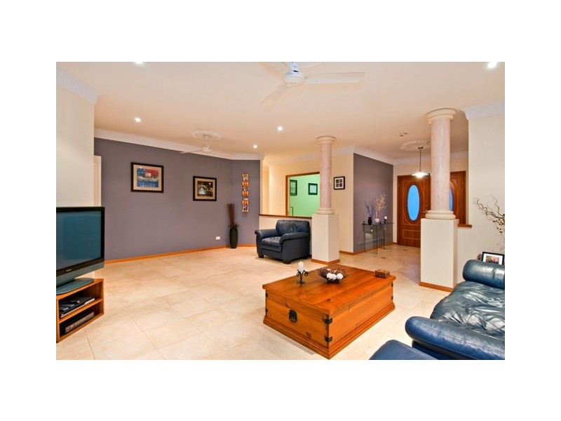 4 Mist Green Close, Brinsmead QLD 4870