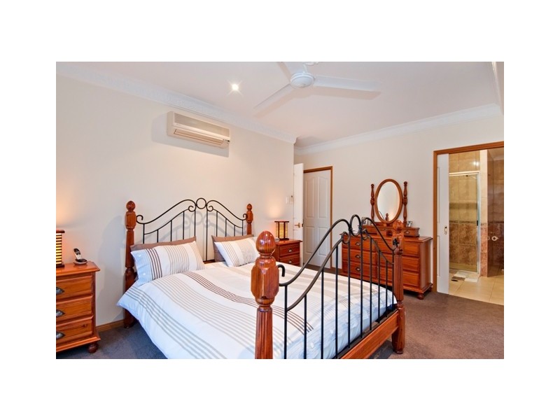 4 Mist Green Close, Brinsmead QLD 4870