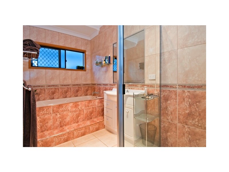 4 Mist Green Close, Brinsmead QLD 4870