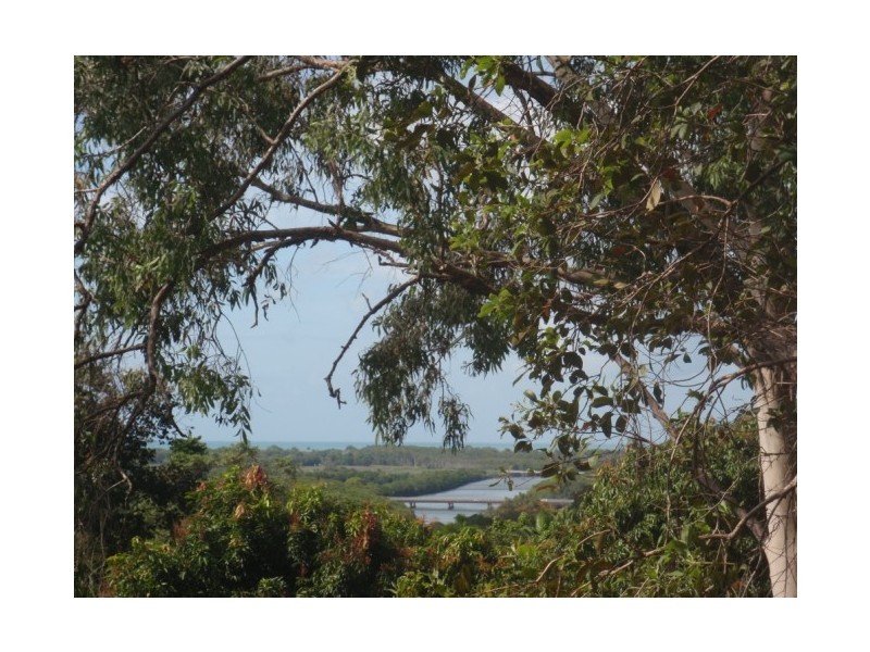 4 Michael Dwyer Close, Stratford QLD 4870