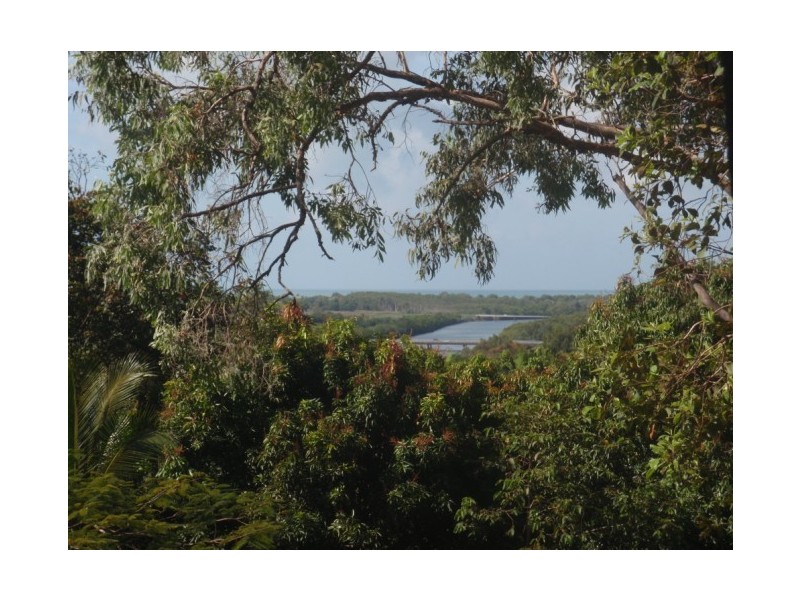 4 Michael Dwyer Close, Stratford QLD 4870