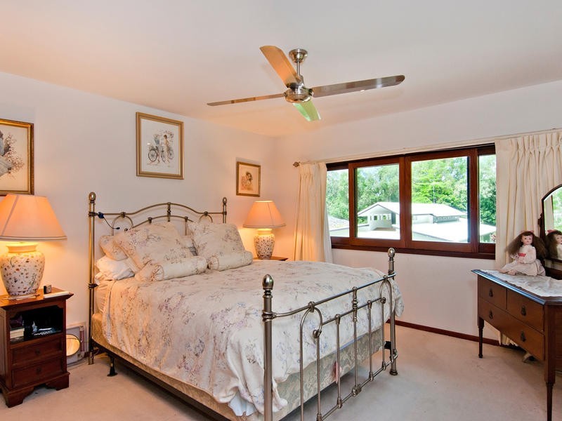 8 Lillian Road, Palm Cove QLD 4879