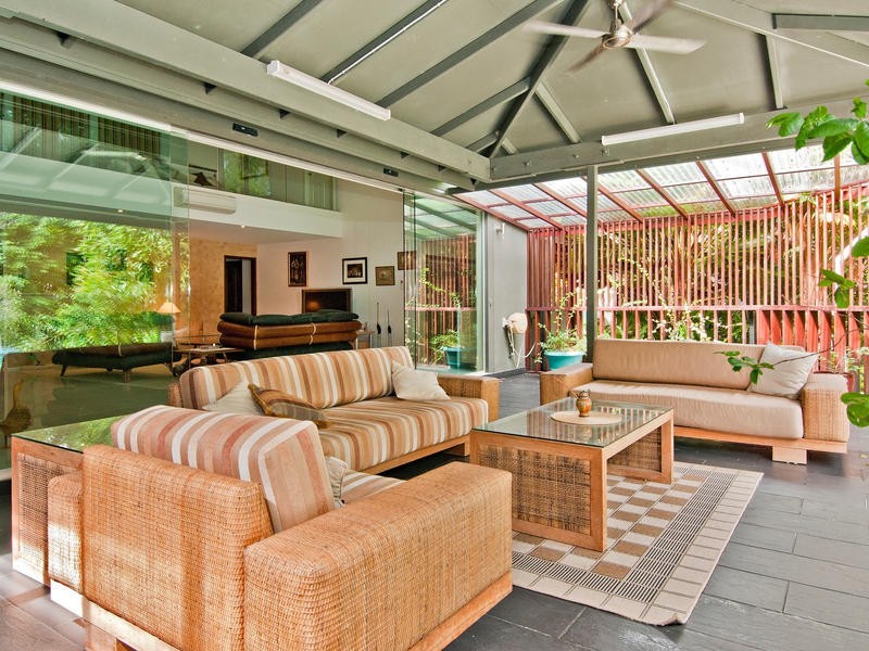 8 Lillian Road, Palm Cove QLD 4879