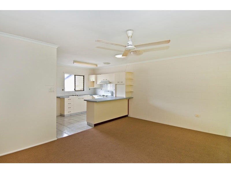 12/64 Pease St, Manoora QLD 4870