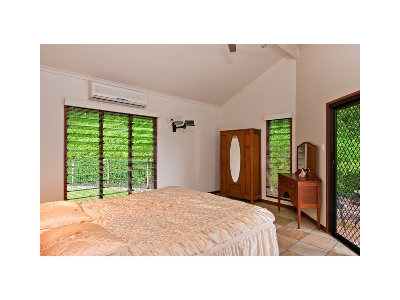 4  Creek Close, Bayview Heights QLD 4868