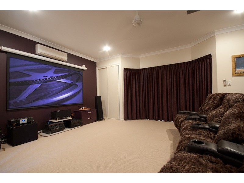 15 Oakblue Drive, Mount Sheridan QLD 4868