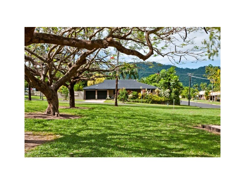 1  Ponticello Street, Whitfield QLD 4870
