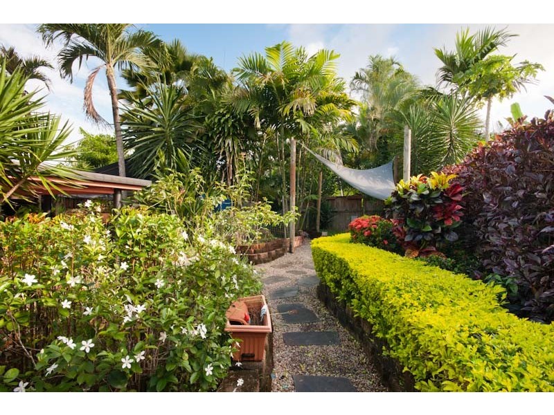 11 Mermaid Close, Bentley Park QLD 4869