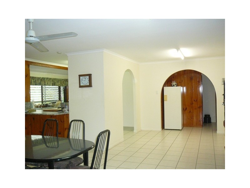 2  Hessels Close, Brinsmead QLD 4870