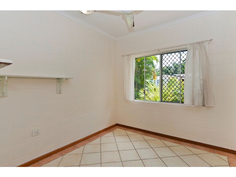 20 Dunbar Street, Mooroobool QLD 4870