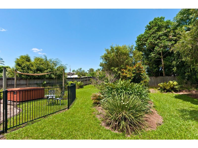 20 Dunbar Street, Mooroobool QLD 4870