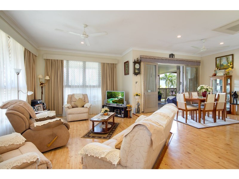 1 Rosemont Court, Mooroobool QLD 4870