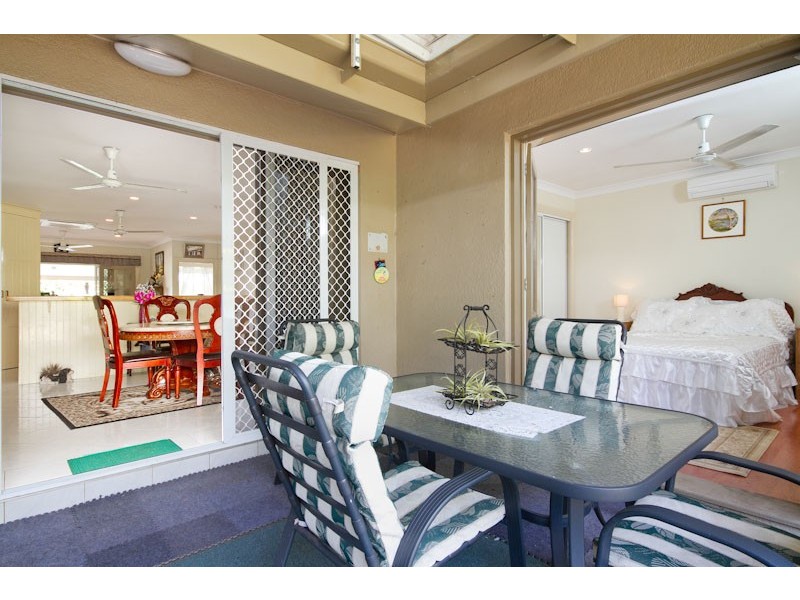 1 Rosemont Court, Mooroobool QLD 4870