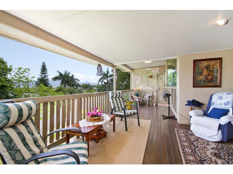 1 Rosemont Court, Mooroobool QLD 4870