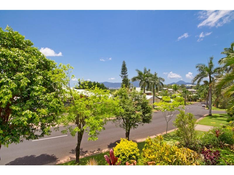 1 Rosemont Court, Mooroobool QLD 4870