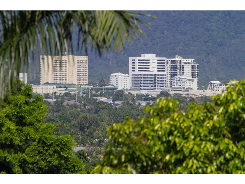 1 Rosemont Court, Mooroobool QLD 4870