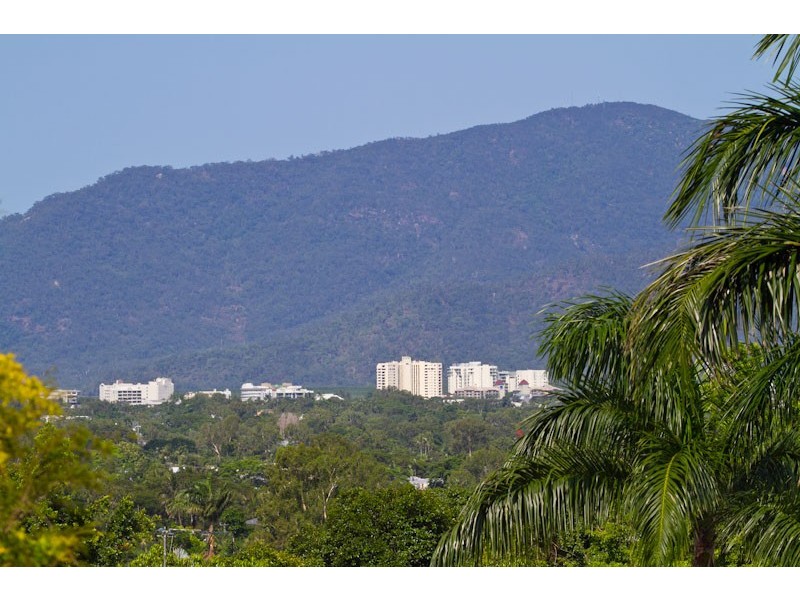 1 Rosemont Court, Mooroobool QLD 4870