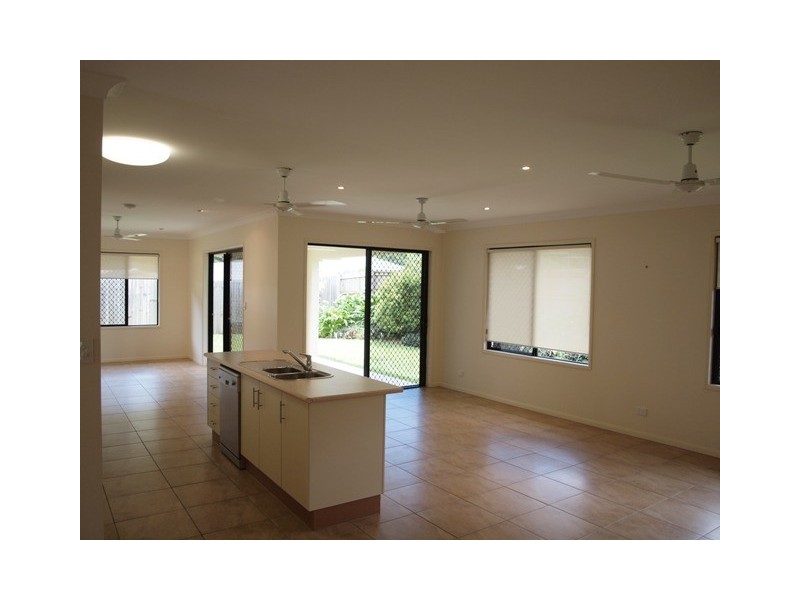 6 Chandra Close, Redlynch QLD 4870