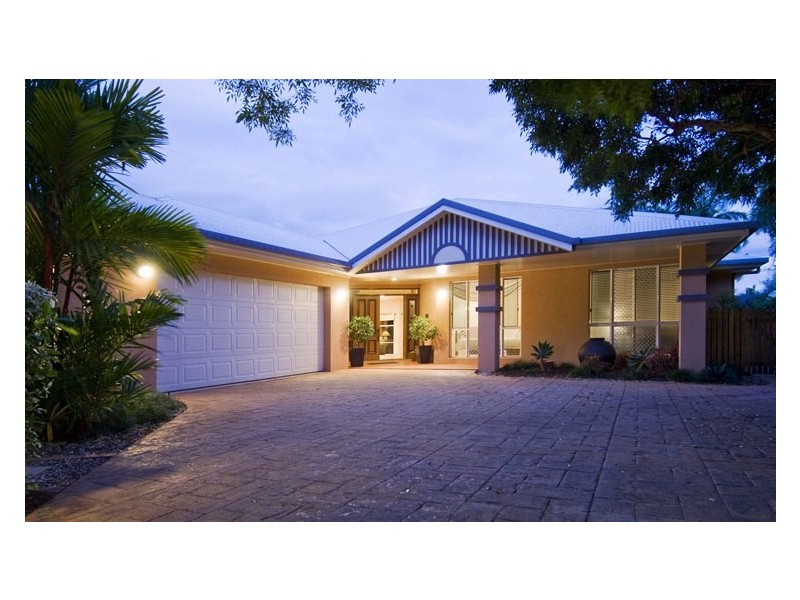17 Olfersia Court, Mooroobool QLD 4870