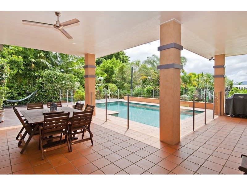 17 Olfersia Court, Mooroobool QLD 4870