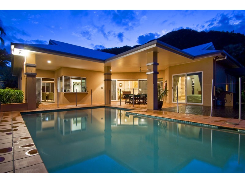 17 Olfersia Court, Mooroobool QLD 4870