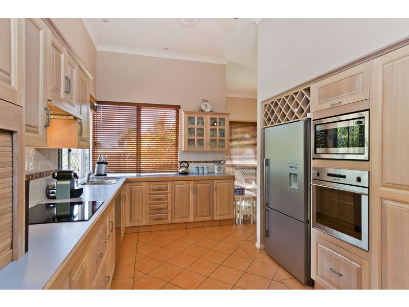 17 Olfersia Court, Mooroobool QLD 4870