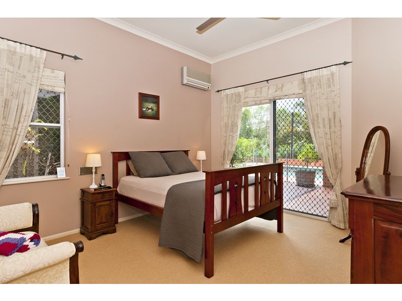 17 Olfersia Court, Mooroobool QLD 4870