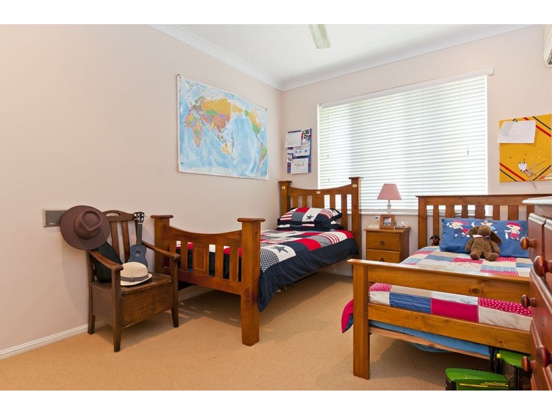 17 Olfersia Court, Mooroobool QLD 4870