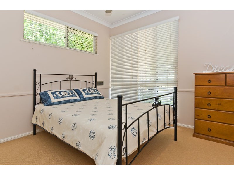 17 Olfersia Court, Mooroobool QLD 4870