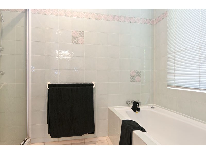 17 Olfersia Court, Mooroobool QLD 4870