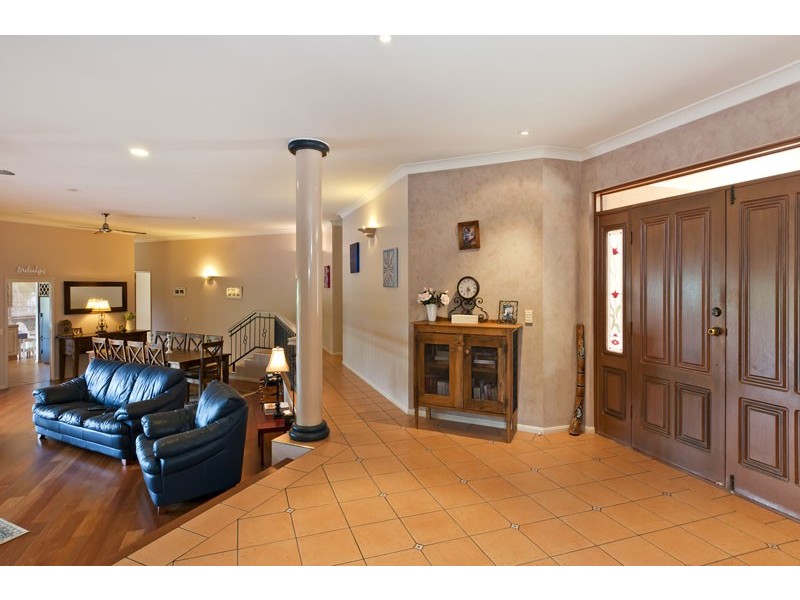 17 Olfersia Court, Mooroobool QLD 4870