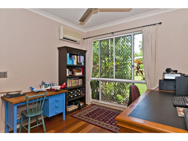 17 Olfersia Court, Mooroobool QLD 4870