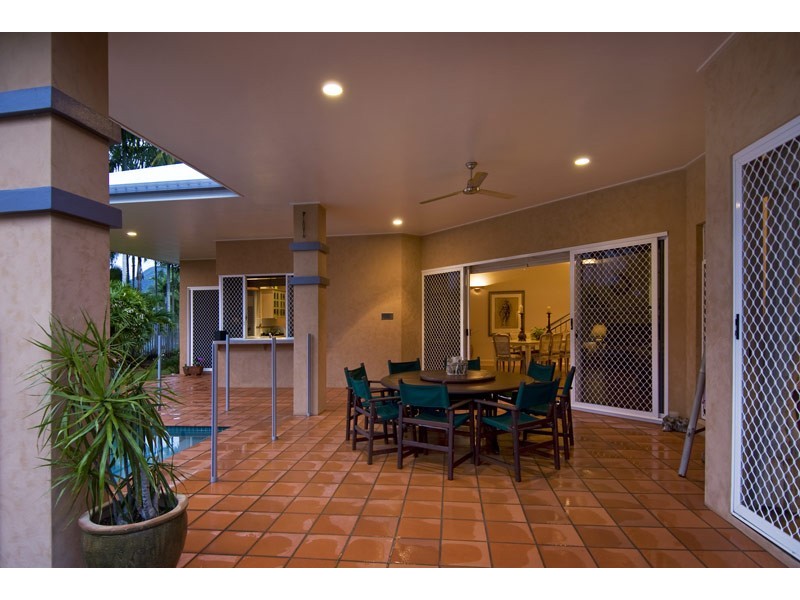 17 Olfersia Court, Mooroobool QLD 4870