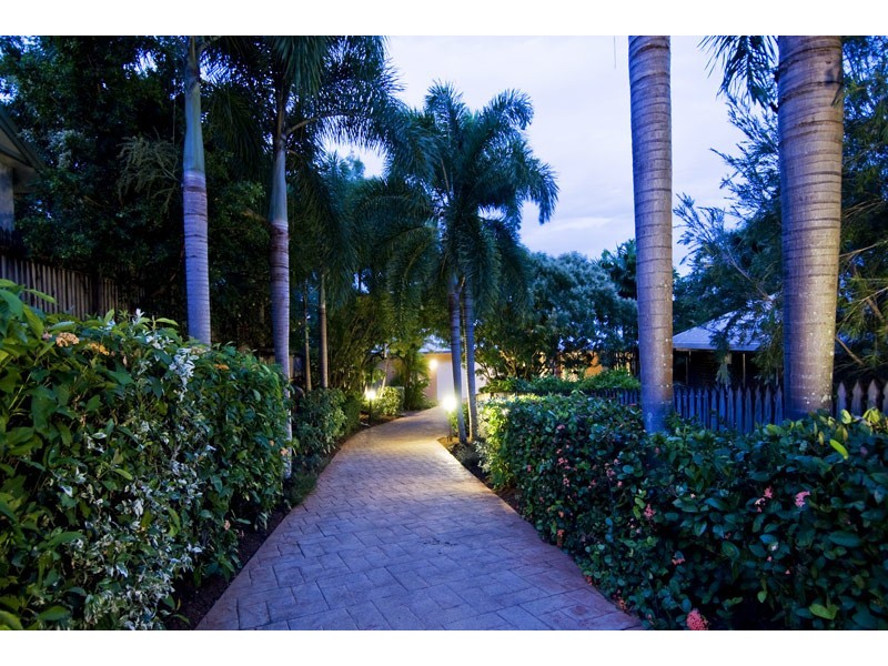 17 Olfersia Court, Mooroobool QLD 4870
