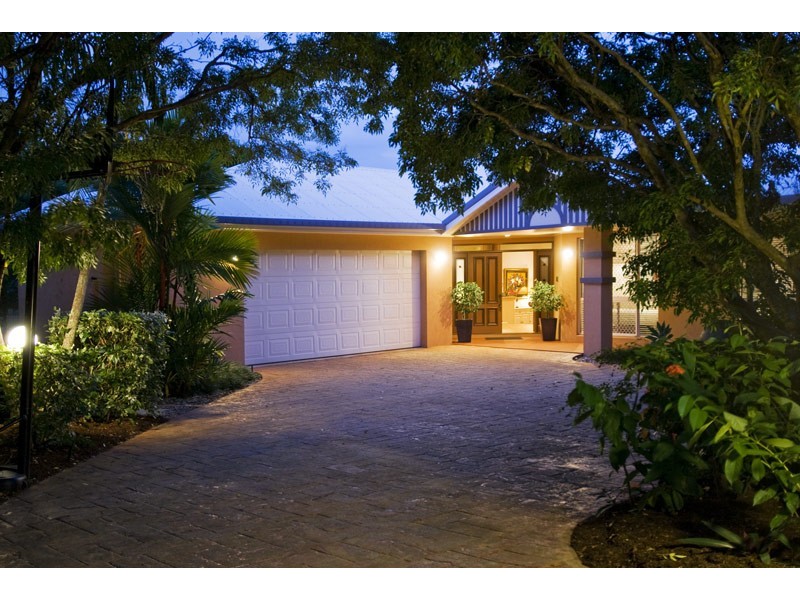17 Olfersia Court, Mooroobool QLD 4870