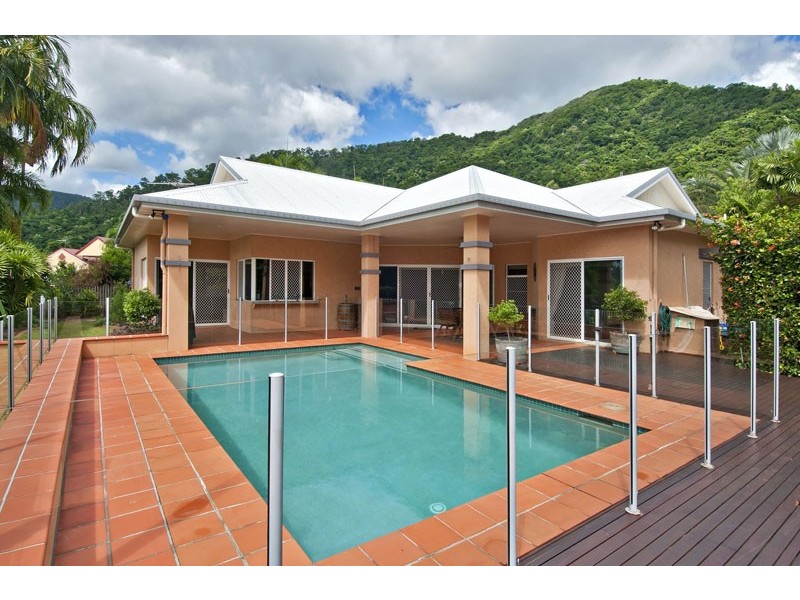 17 Olfersia Court, Mooroobool QLD 4870