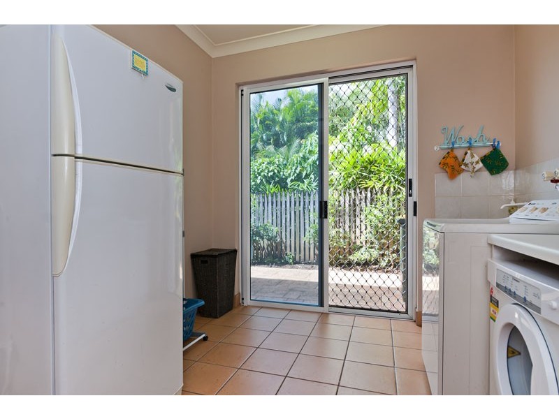 17 Olfersia Court, Mooroobool QLD 4870