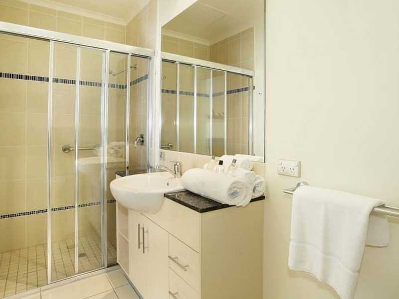 201/6 Lake Street, Cairns City QLD 4870