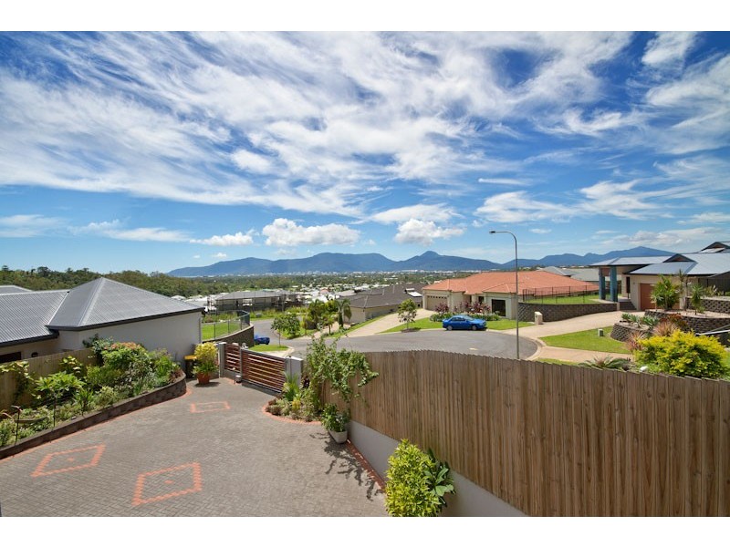 6 Wrasse Close, Kanimbla QLD 4870