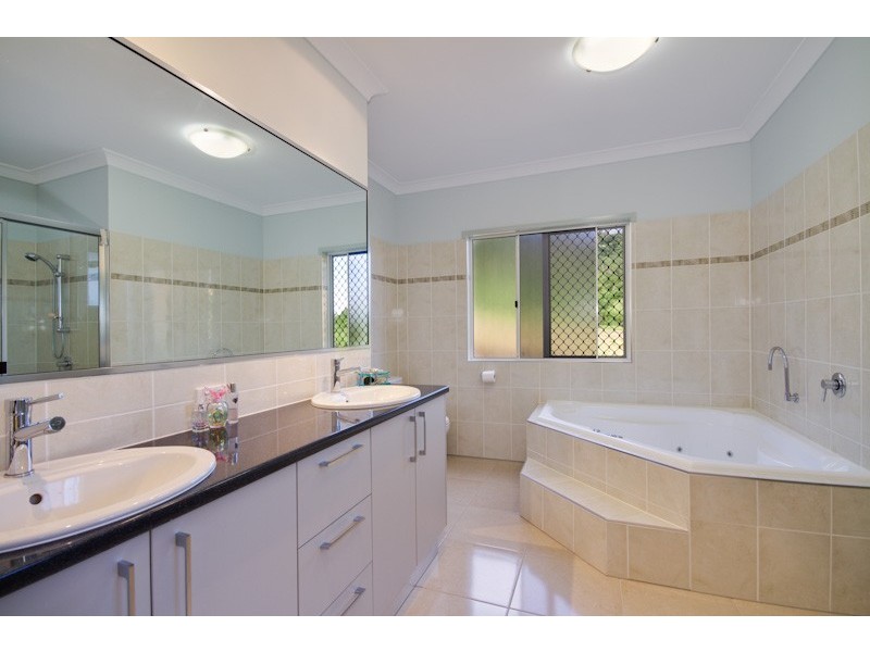 6 Wrasse Close, Kanimbla QLD 4870