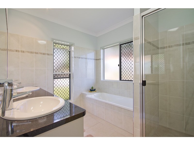 6 Wrasse Close, Kanimbla QLD 4870