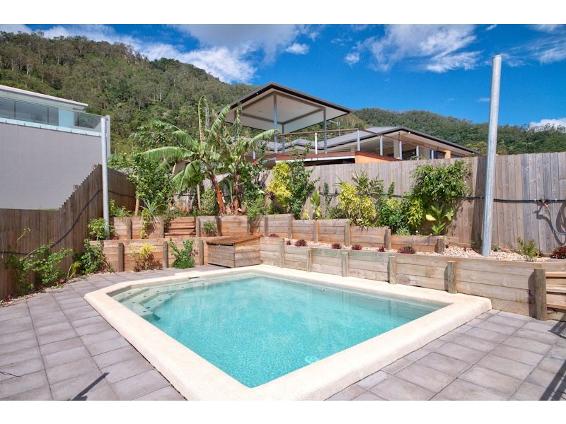 6 Wrasse Close, Kanimbla QLD 4870