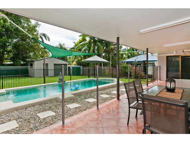 14 Hadrian Ave, Mooroobool QLD 4870