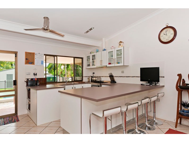 14 Hadrian Ave, Mooroobool QLD 4870