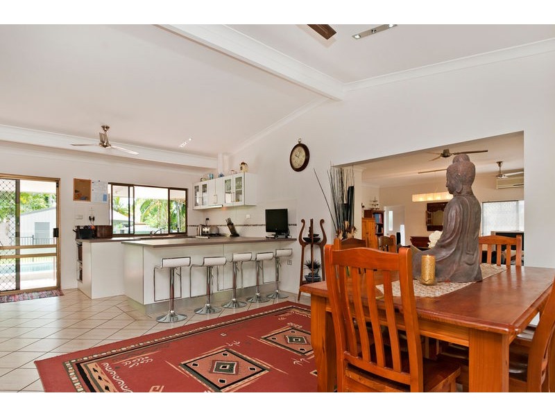 14 Hadrian Ave, Mooroobool QLD 4870