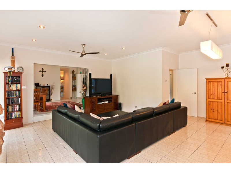 14 Hadrian Ave, Mooroobool QLD 4870