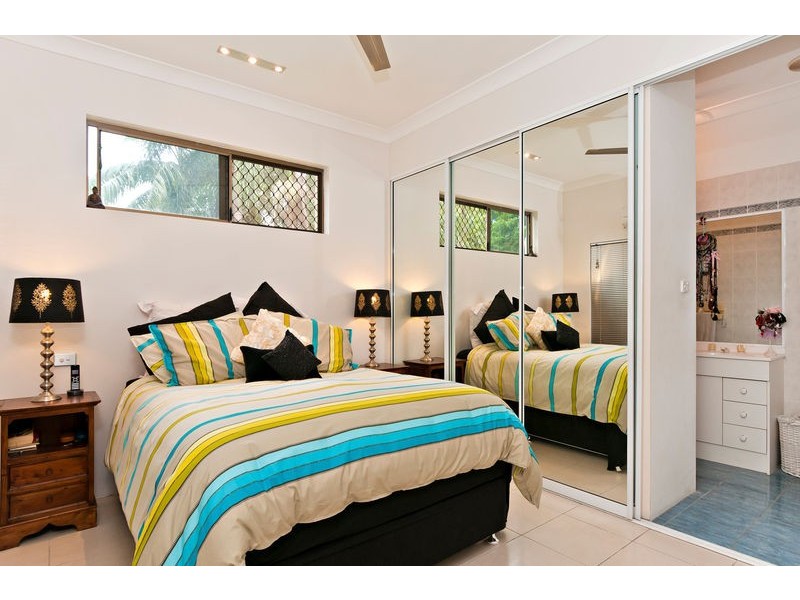 14 Hadrian Ave, Mooroobool QLD 4870