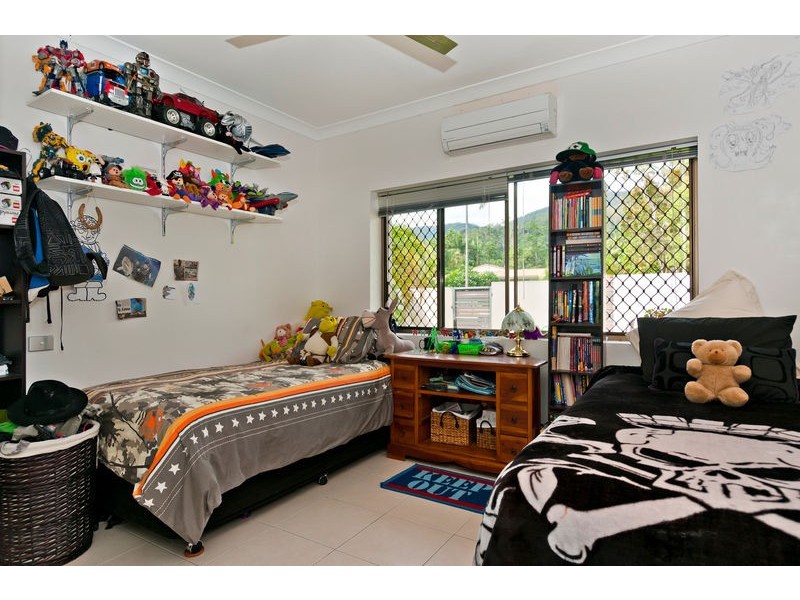 14 Hadrian Ave, Mooroobool QLD 4870